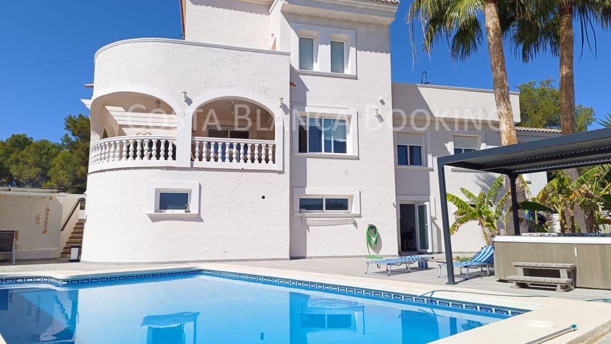7 makuuhuone Huvila myytävänä paikassa Calpe / Calp - 1 272 600 € (Ref: 9582833)