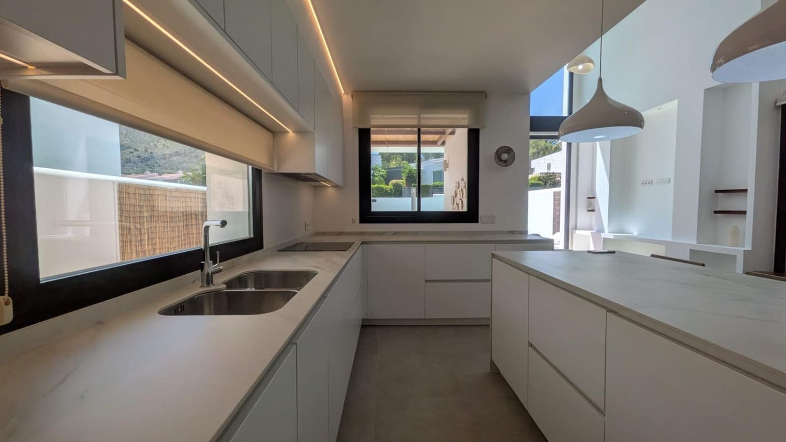 4 bedroom Villa for sale in Albir with pool - € 895,000 (Ref: 9582838)