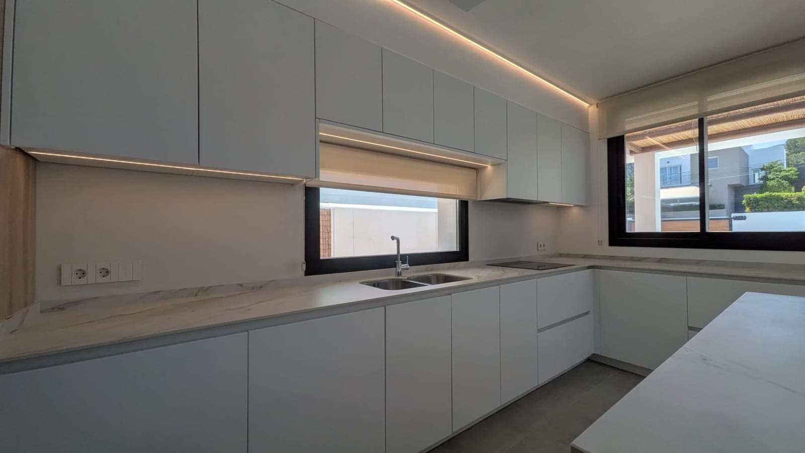 4 bedroom Villa for sale in Albir with pool - € 895,000 (Ref: 9582838)