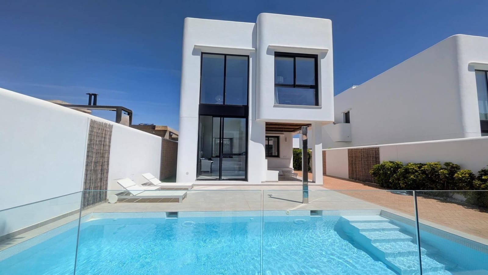 4 bedroom Villa for sale in Albir with pool - € 895,000 (Ref: 9582838)