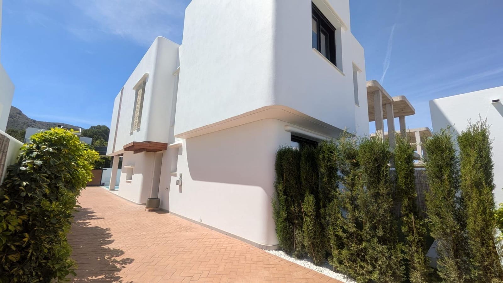 4 bedroom Villa for sale in Albir with pool - € 895,000 (Ref: 9582838)