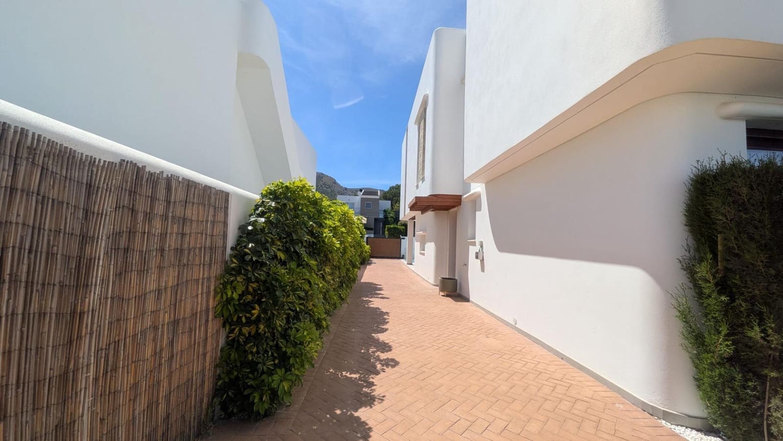 4 bedroom Villa for sale in Albir with pool - € 895,000 (Ref: 9582838)