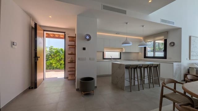 Chalet de 4 habitaciones en Albir, Alfaz del Pi / L'Alfàs del Pi en venta con piscina - 895.000 € (Ref: 9582838)