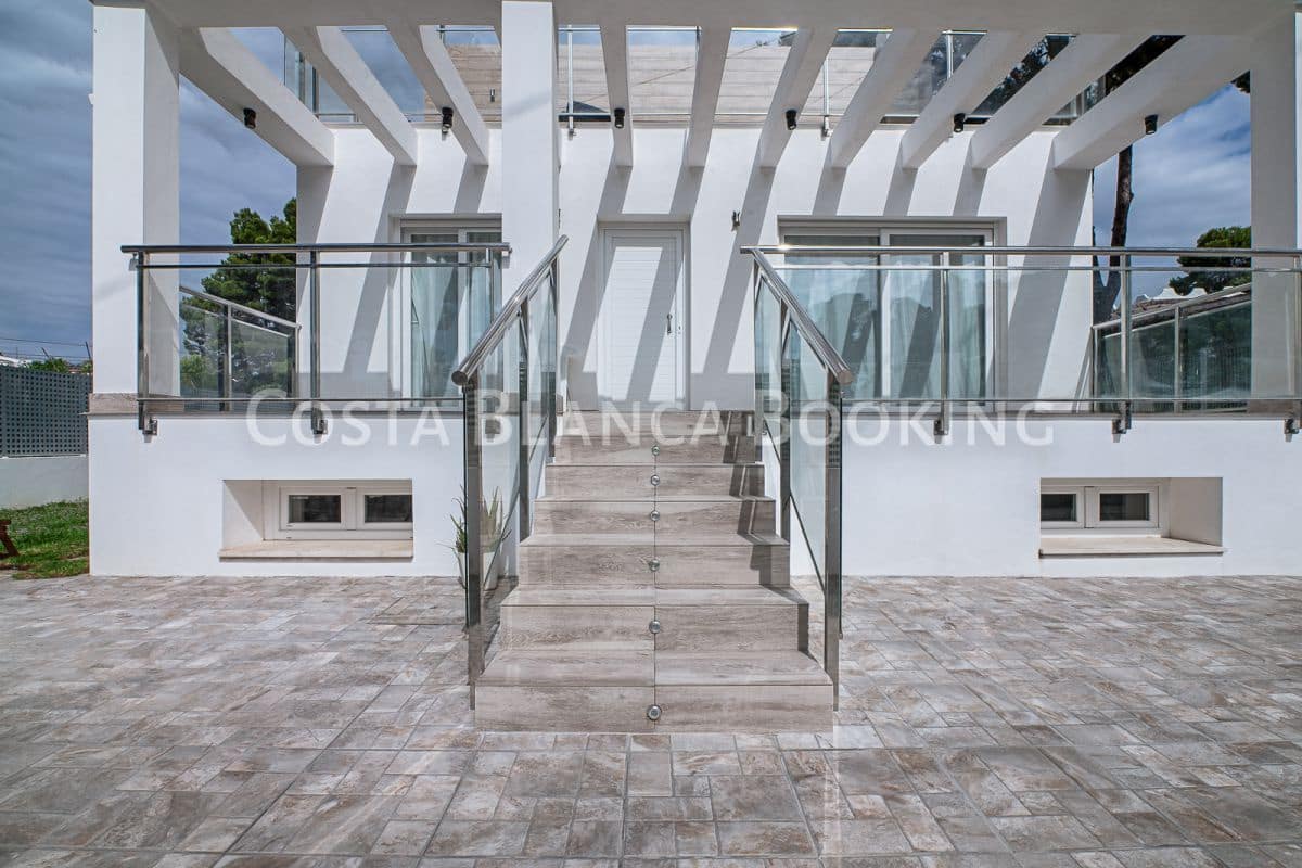 Chalet de 3 habitaciones en La Nucia en venta - 589.000 € (Ref: 9582841)