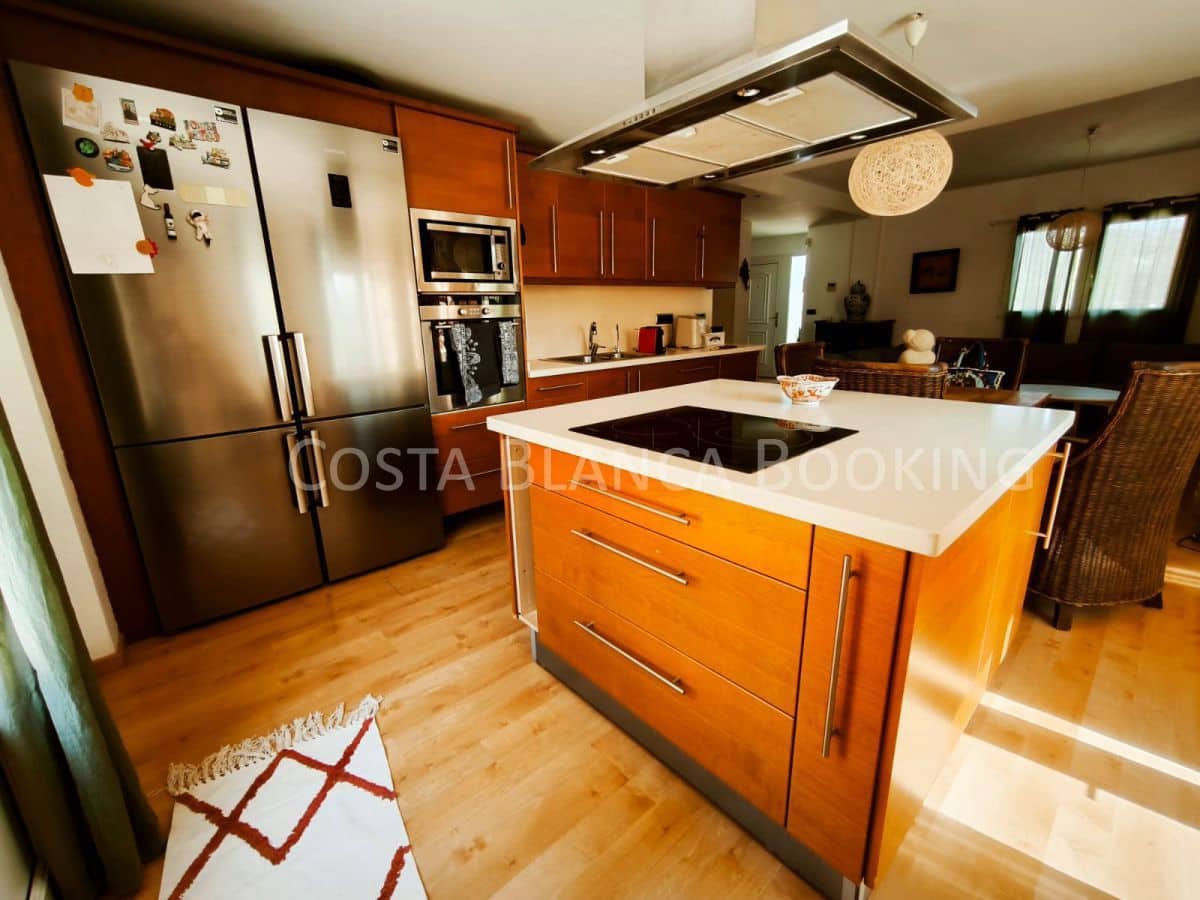 4 bedroom Villa for sale in Alfaz del Pi / L'Alfas del Pi - € 398,000 (Ref: 9582842)