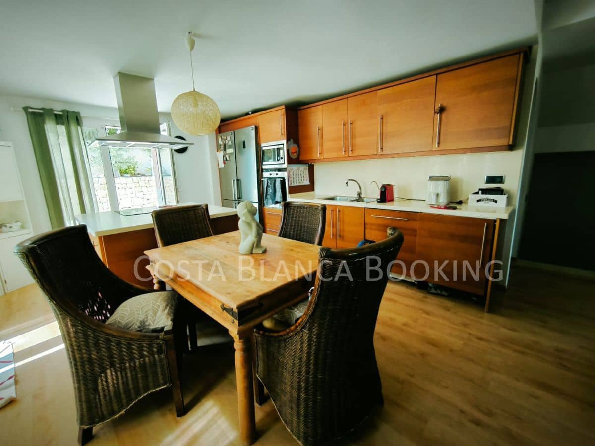 4 bedroom Villa for sale in Alfaz del Pi / L'Alfas del Pi - € 398,000 (Ref: 9582842)