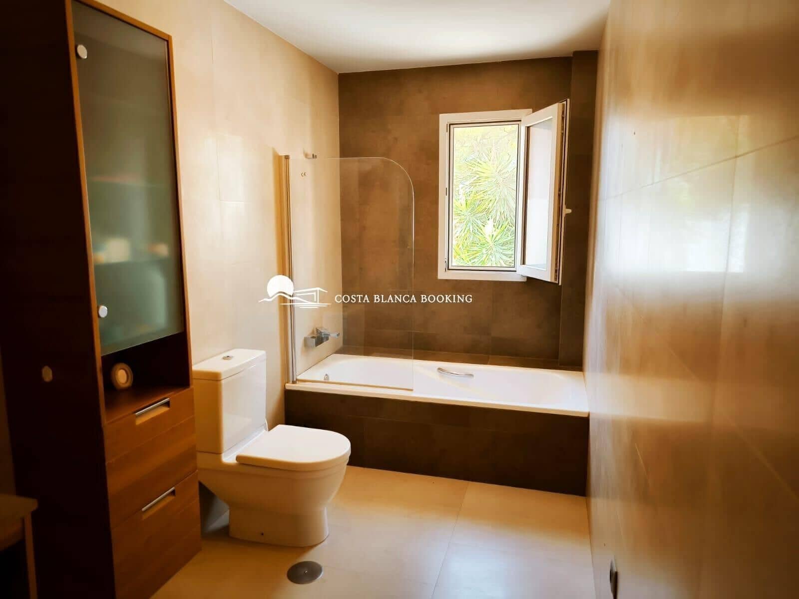 Chalet de 4 habitaciones en Alfaz del Pi / L'Alfàs del Pi en venta con piscina garaje - 398.000 € (Ref: 9582842)