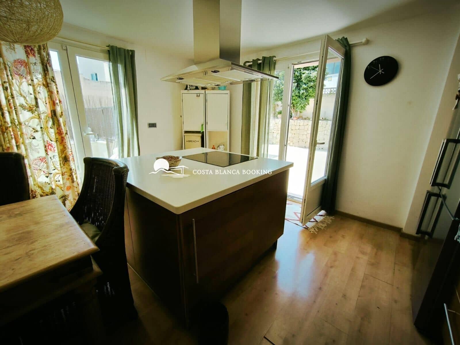 Chalet de 4 habitaciones en Alfaz del Pi / L'Alfàs del Pi en venta con piscina garaje - 398.000 € (Ref: 9582842)