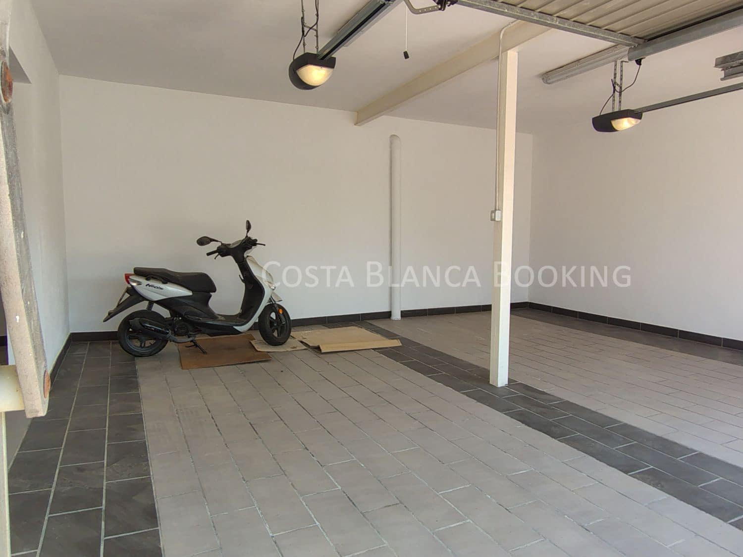 4 bedroom Villa for sale in Alfaz del Pi / L'Alfas del Pi - € 740,000 (Ref: 9582853)