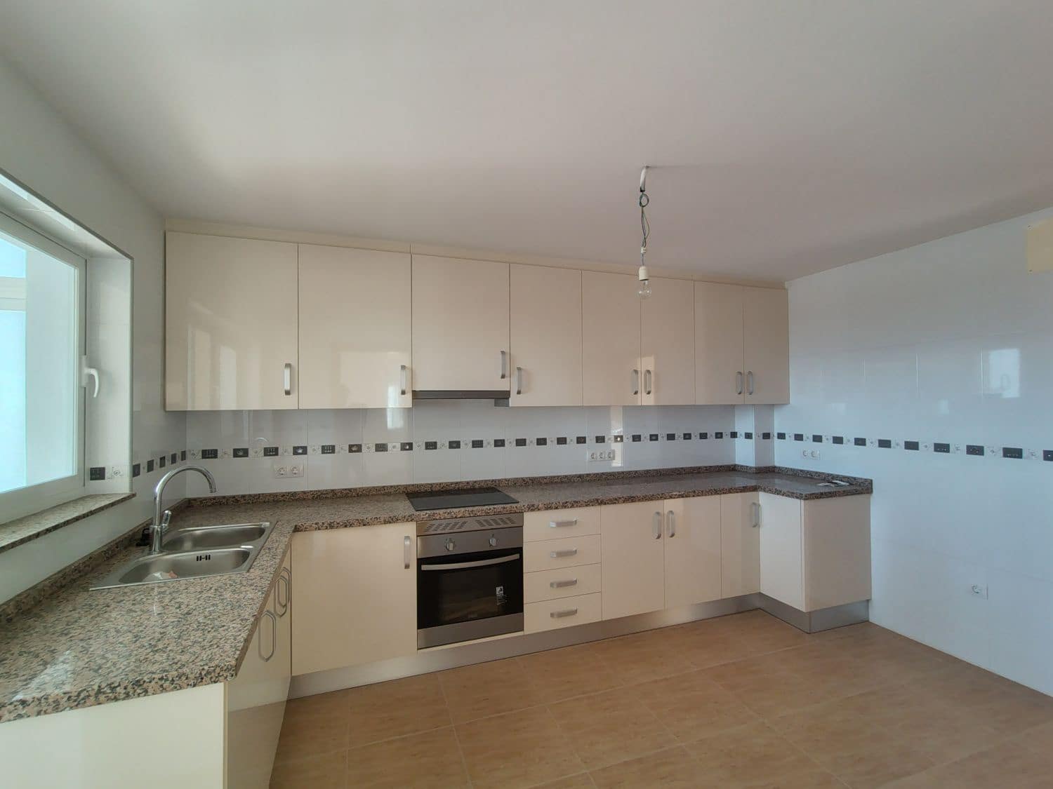 4 bedroom Villa for sale in Alfaz del Pi / L'Alfas del Pi - € 740,000 (Ref: 9582853)