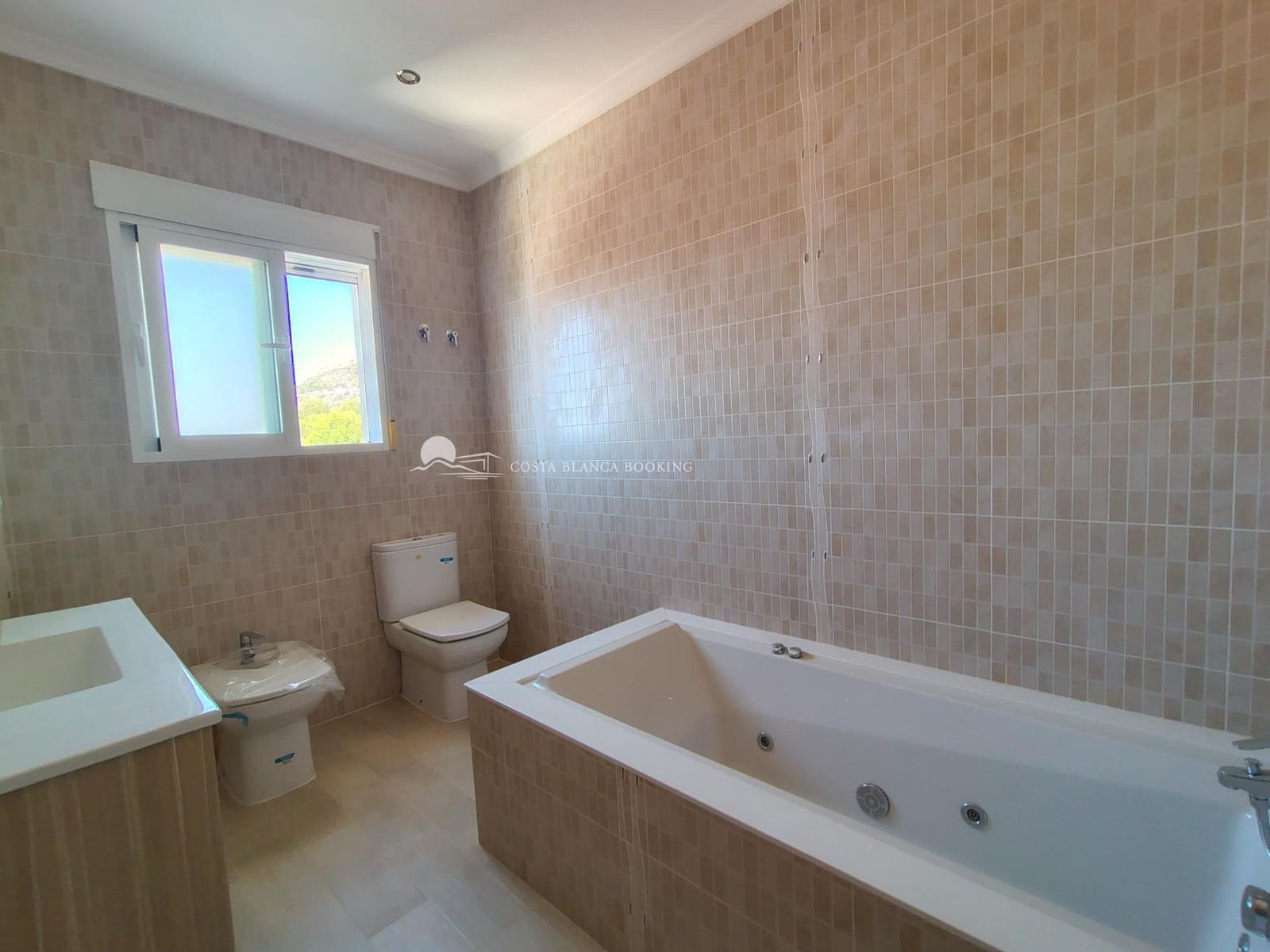 4 soverom Villa til salgs i Alfaz del Pi / L'Alfas del Pi med svømmebasseng garasje - € 740 000 (Ref: 9582853)