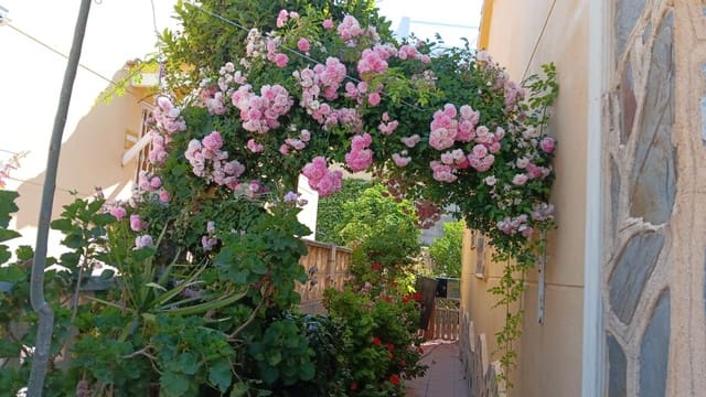 Chalet de 3 habitaciones en La Nucia en venta con garaje - 355.000 € (Ref: 9582863)
