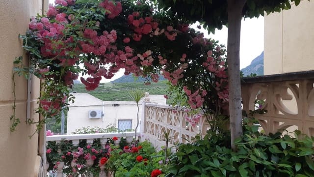 Chalet de 3 habitaciones en La Nucia en venta con garaje - 355.000 € (Ref: 9582863)