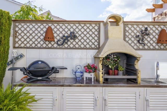 3 soveværelse Bungalow til salg i Alfaz del Pi / L'Alfàs del Pi med swimmingpool garage - € 375.000 (Ref: 9582867)