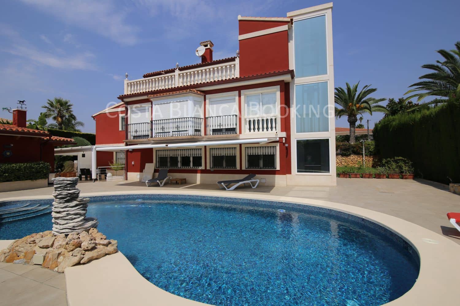 9 Zimmer Villa zu verkaufen in Alfaz del Pi / L'Alfas del Pi - 1.075.000 € (Ref: 9582871)