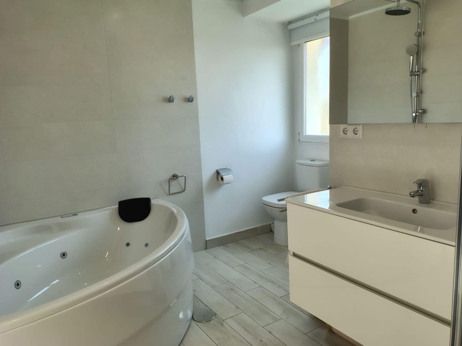 9 Zimmer Villa zu verkaufen in Alfaz del Pi / L'Alfas del Pi - 1.075.000 € (Ref: 9582871)