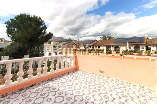 4 soveværelse Villa til salg i Alfaz del Pi / L'Alfàs del Pi med garage - € 439.000 (Ref: 9582875)