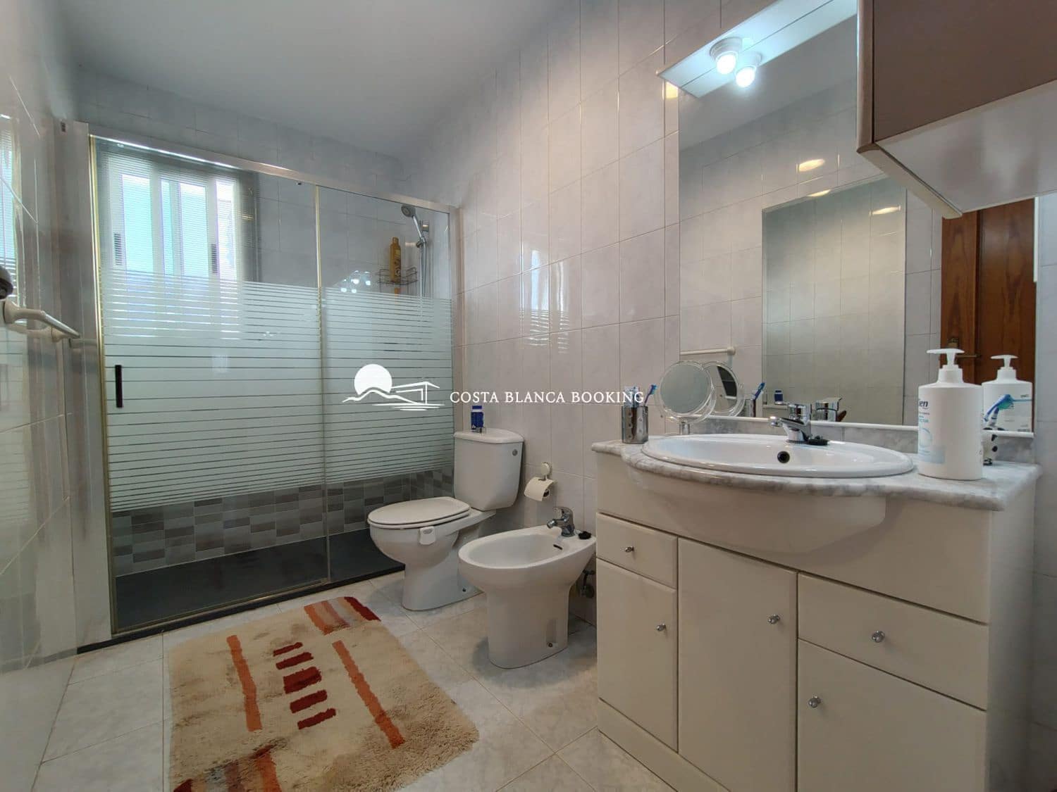 4 bedroom Villa for sale in Alfaz del Pi / L'Alfas del Pi with garage - € 439,000 (Ref: 9582875)