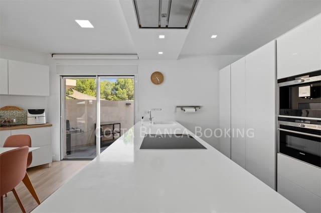 Chalet de 4 habitaciones en Alfaz del Pi / L'Alfàs del Pi en venta - 585.000 € (Ref: 9586363)