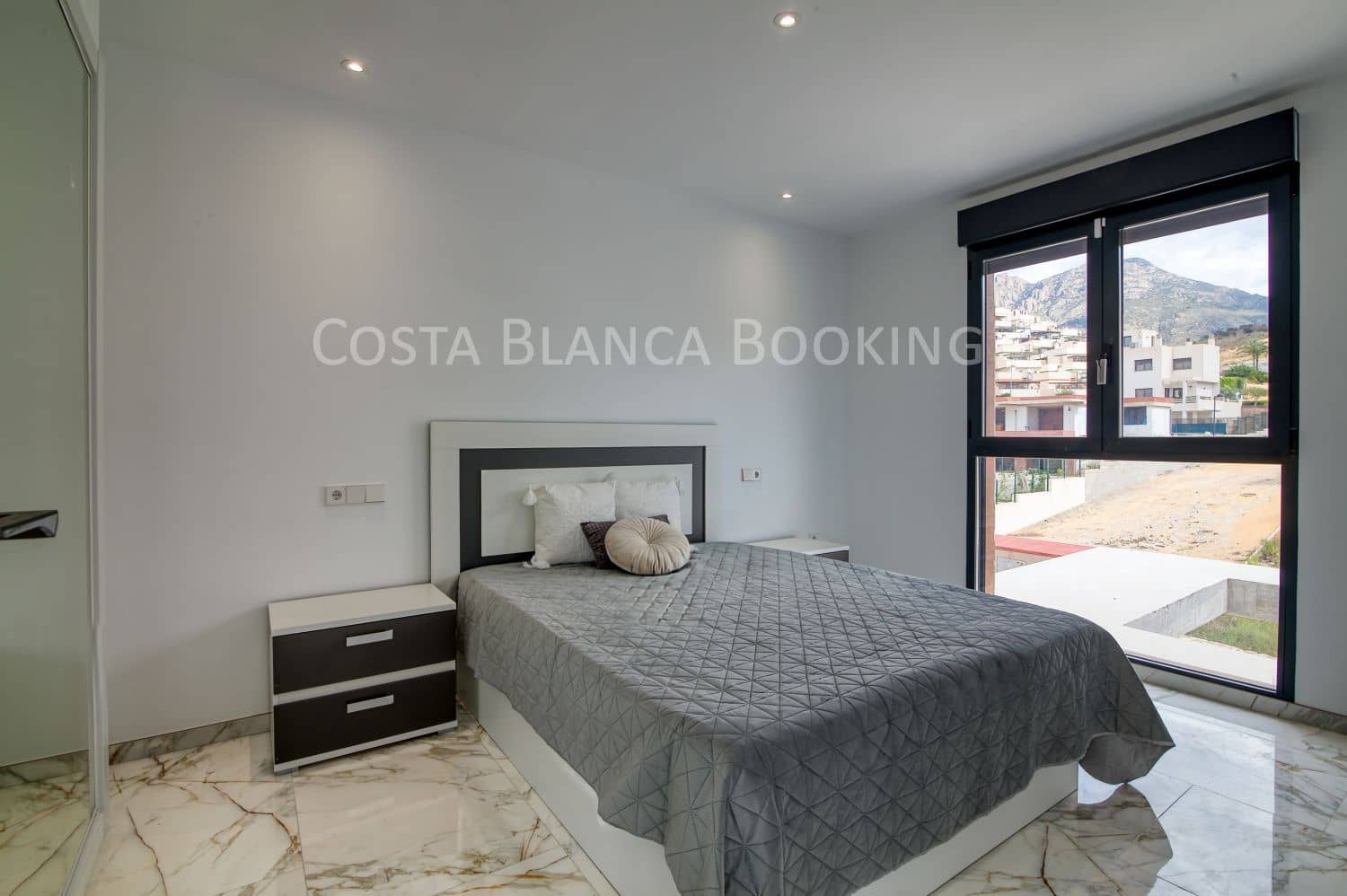 4 bedroom Villa for sale in Finestrat - € 920,000 (Ref: 9599476)