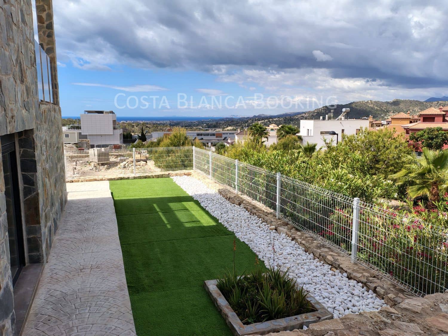 4 bedroom Villa for sale in Finestrat - € 920,000 (Ref: 9599476)