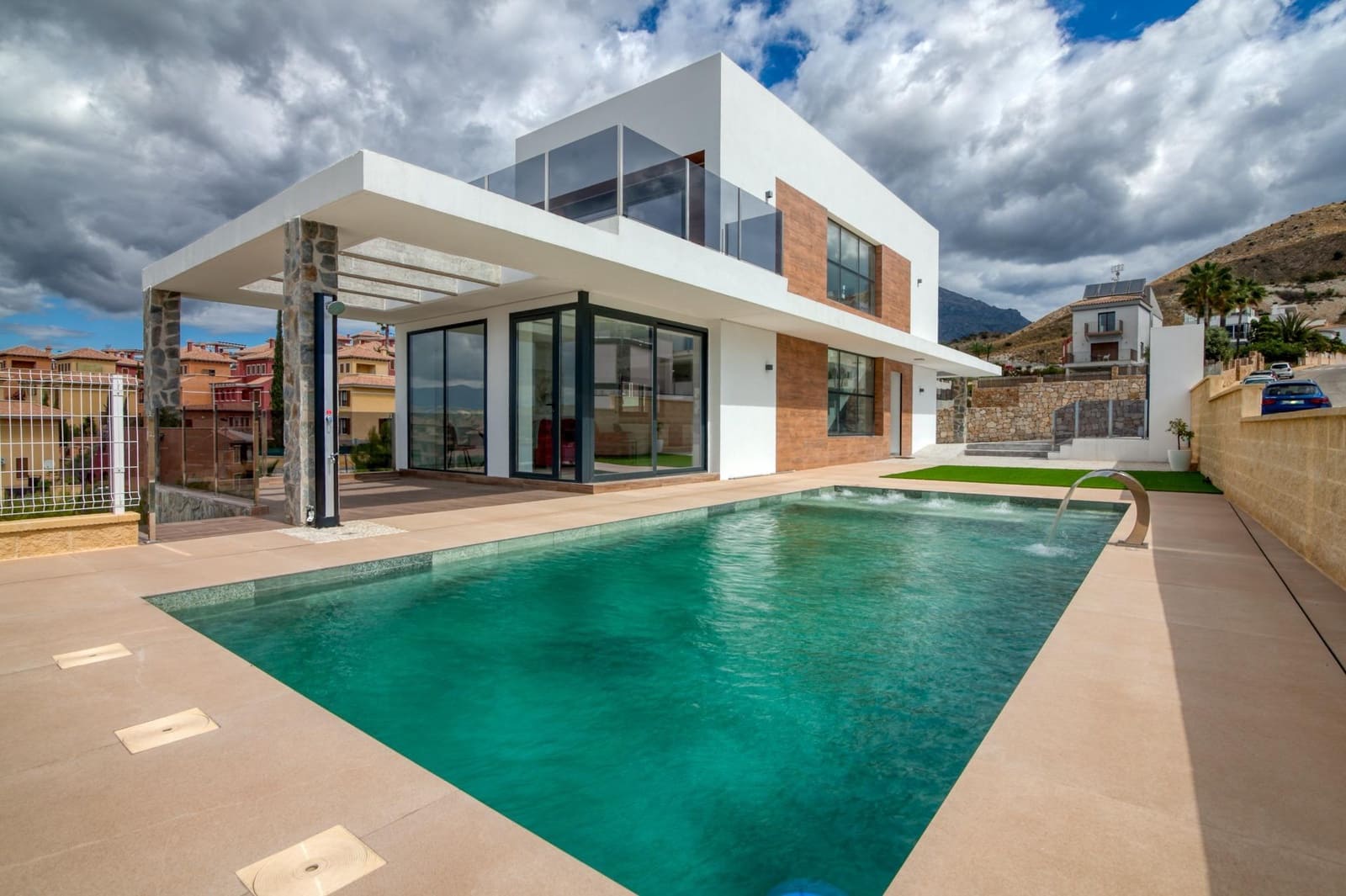 4 bedroom Villa for sale in Finestrat with pool - € 920,000 (Ref: 9599476)