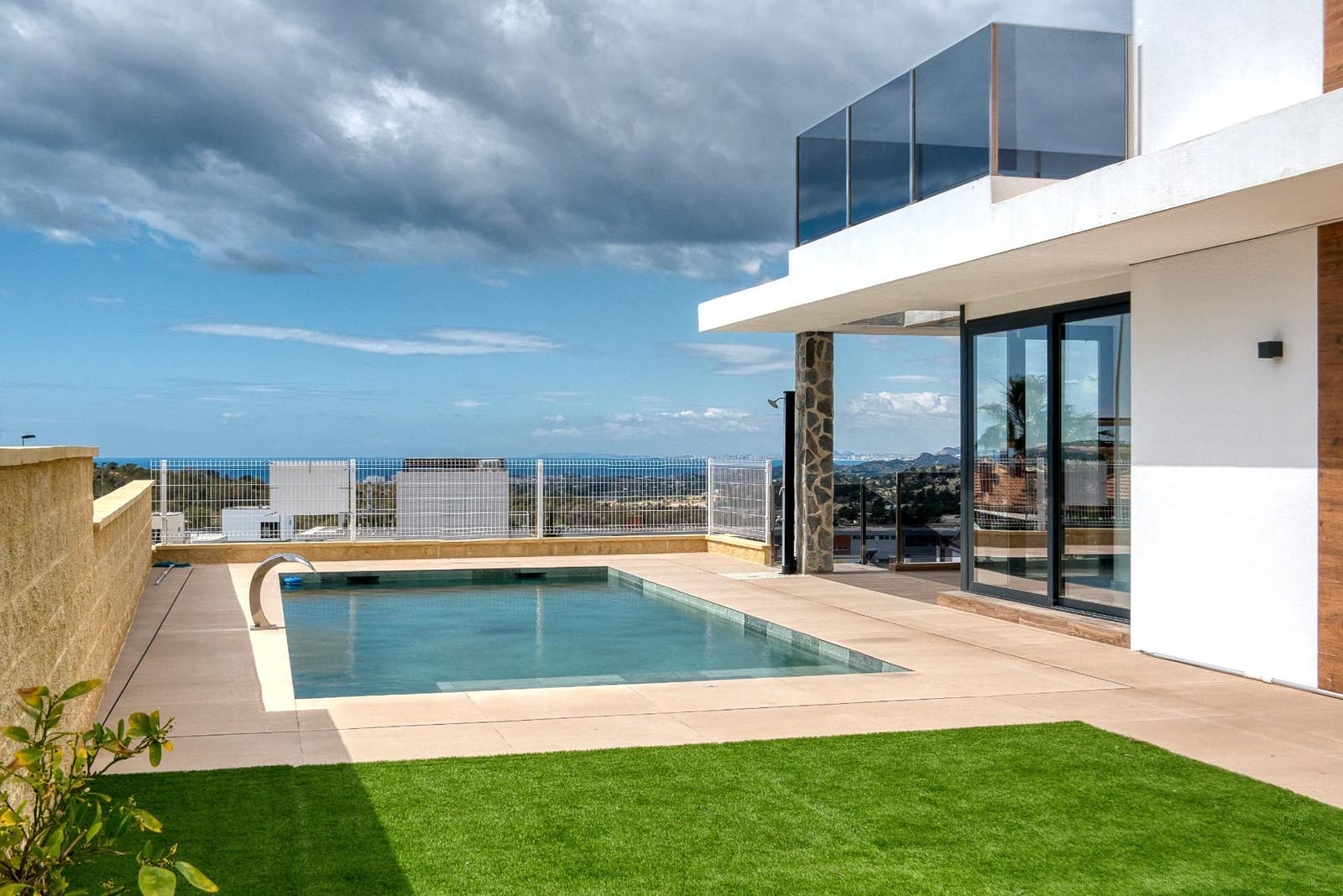4 bedroom Villa for sale in Finestrat with pool - € 920,000 (Ref: 9599476)