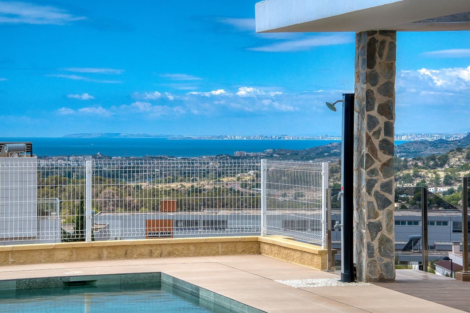 4 bedroom Villa for sale in Finestrat with pool - € 920,000 (Ref: 9599476)