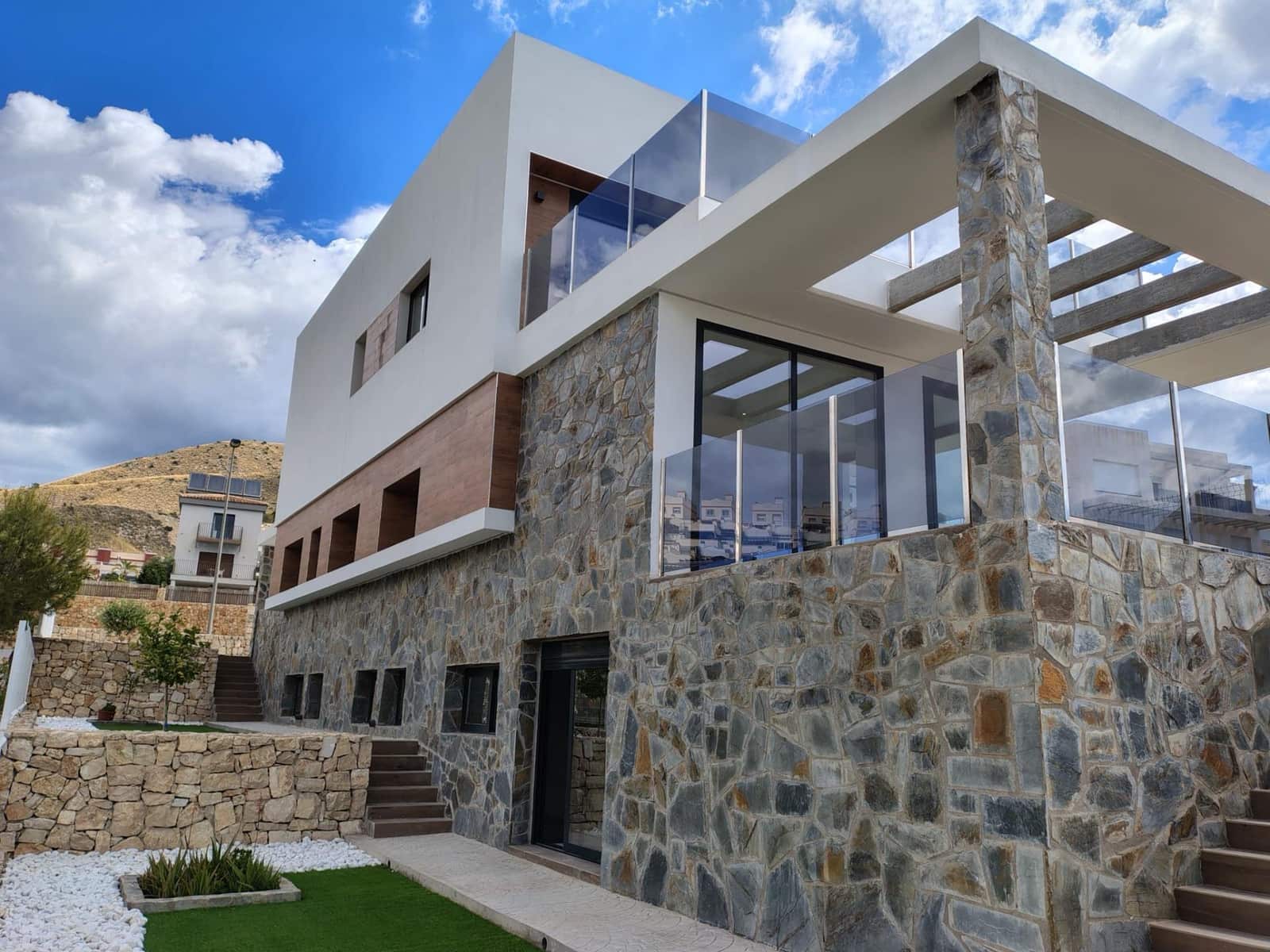 4 bedroom Villa for sale in Finestrat with pool - € 920,000 (Ref: 9599476)