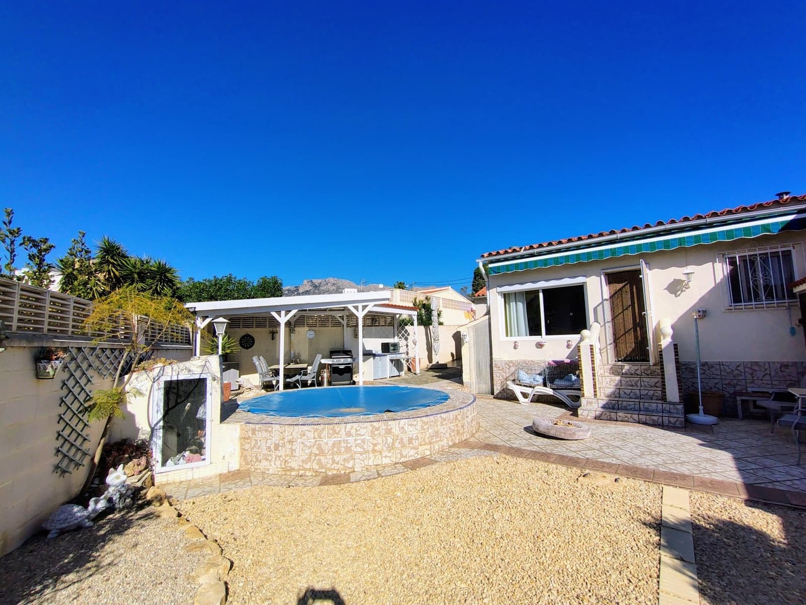 3 bedroom Villa for sale in La Nucia with garage - € 289,995 (Ref: 9634149)