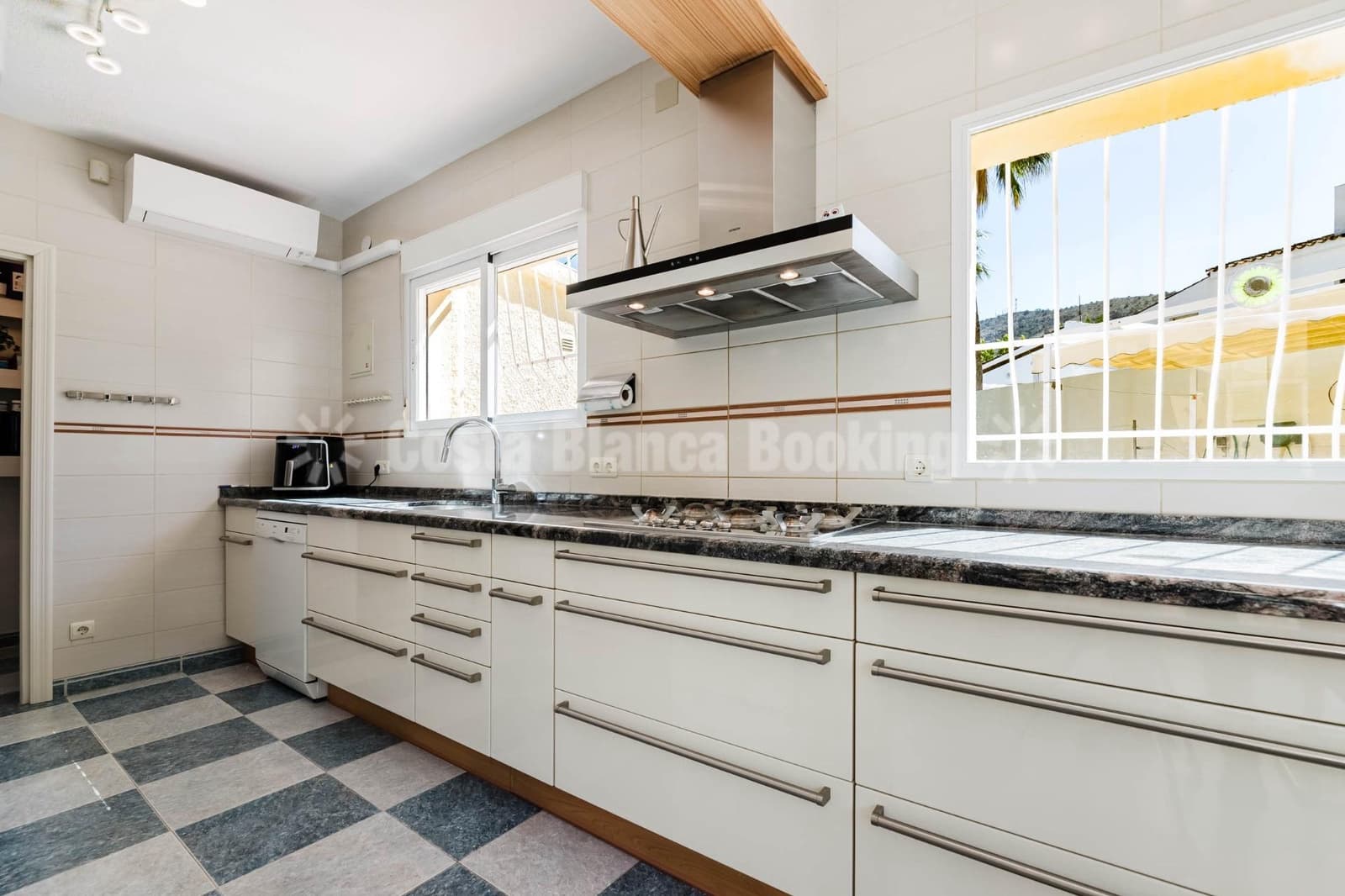 4 sypialnia Willa na sprzedaż w Albir z basenem garażem - 890 000 € (Ref: 9634150)