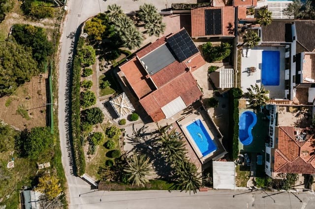 Chalet de 4 habitaciones en Albir, Alfaz del Pi / L'Alfàs del Pi en venta con piscina garaje - 790.000 € (Ref: 9634150)