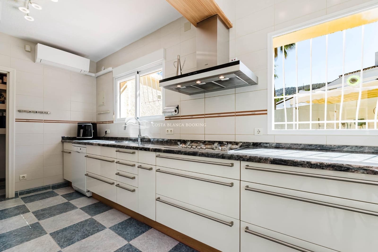 4 slaapkamer Villa te koop in Albir met zwembad garage - € 790.000 (Ref: 9634150)