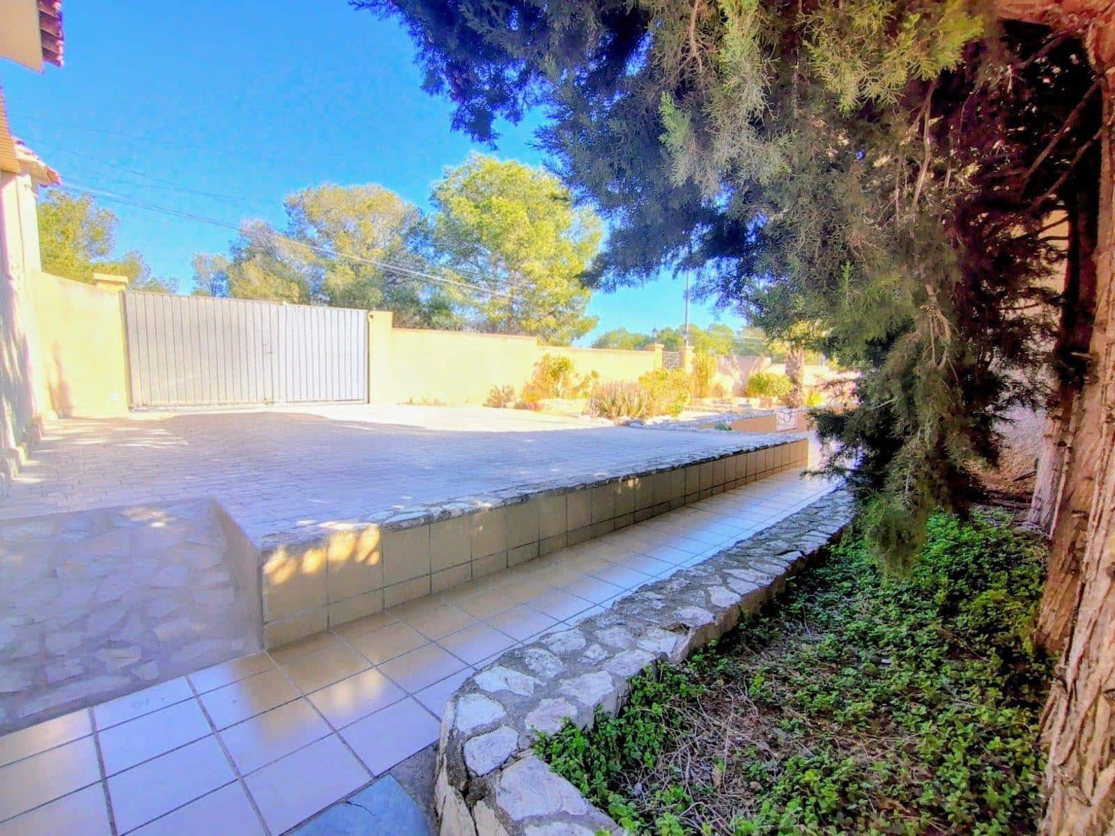 4 quarto Moradia para venda em La Nucia com piscina garagem - 735 000 € (Ref: 9666427)