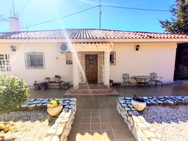 4 bedroom Villa for sale in La Nucia with pool garage - € 735,000 (Ref: 9666427)