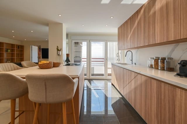 2 bedroom Apartment for sale in La Villajoyosa / Vila Joiosa with garage - € 630,000 (Ref: 9670569)
