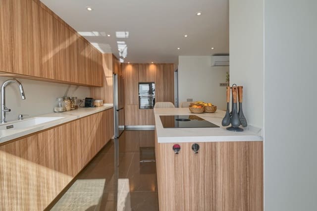 2 bedroom Apartment for sale in La Villajoyosa / Vila Joiosa with garage - € 630,000 (Ref: 9670569)
