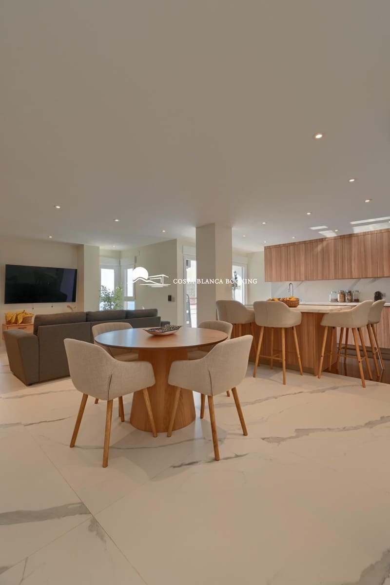 2 bedroom Apartment for sale in La Villajoyosa / Vila Joiosa with garage - € 630,000 (Ref: 9670569)
