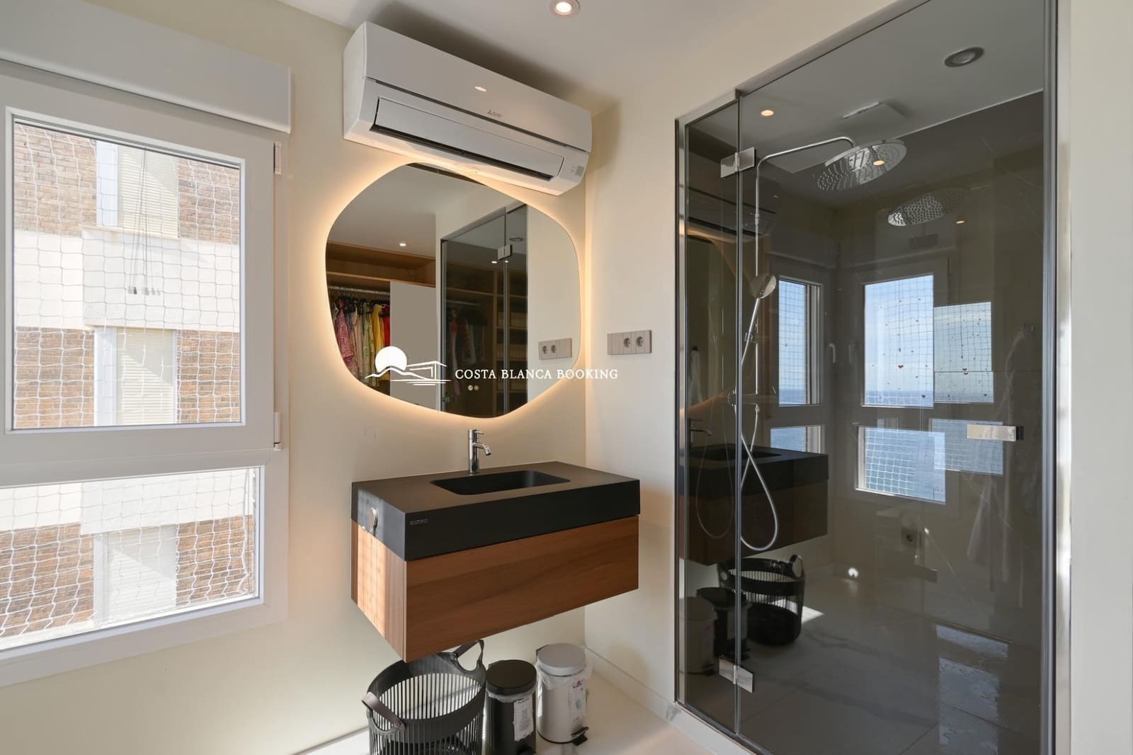 2 bedroom Apartment for sale in La Villajoyosa / Vila Joiosa with garage - € 630,000 (Ref: 9670569)