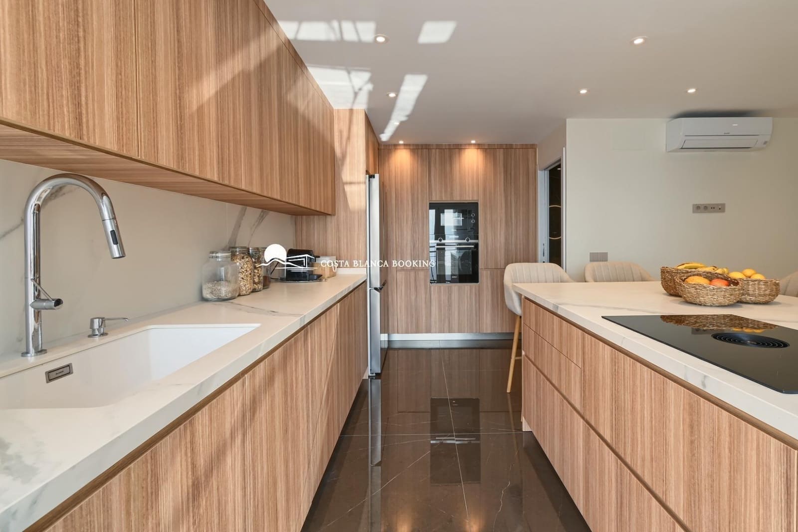 2 bedroom Apartment for sale in La Villajoyosa / Vila Joiosa with garage - € 630,000 (Ref: 9670569)