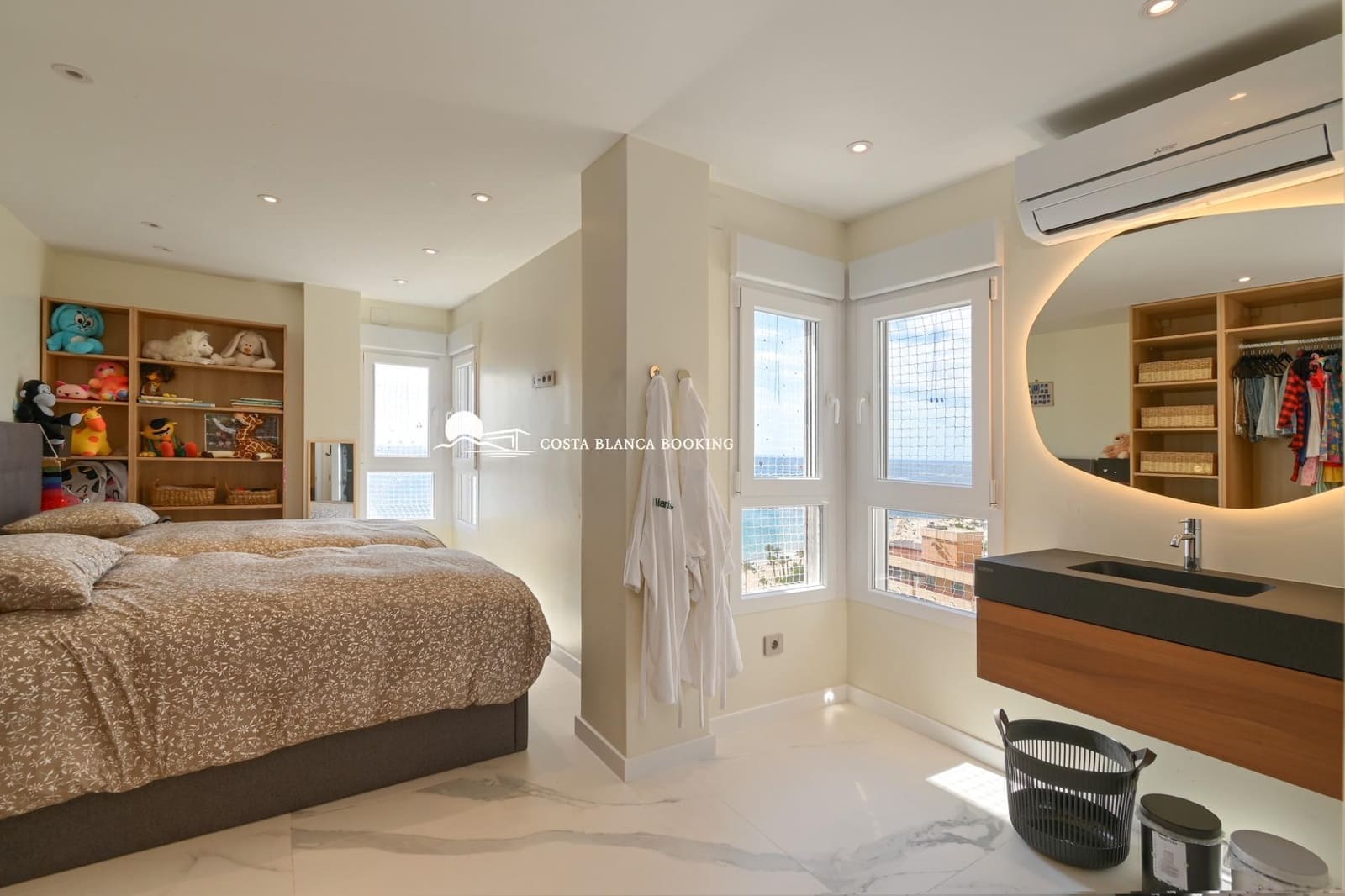 2 bedroom Apartment for sale in La Villajoyosa / Vila Joiosa with garage - € 630,000 (Ref: 9670569)