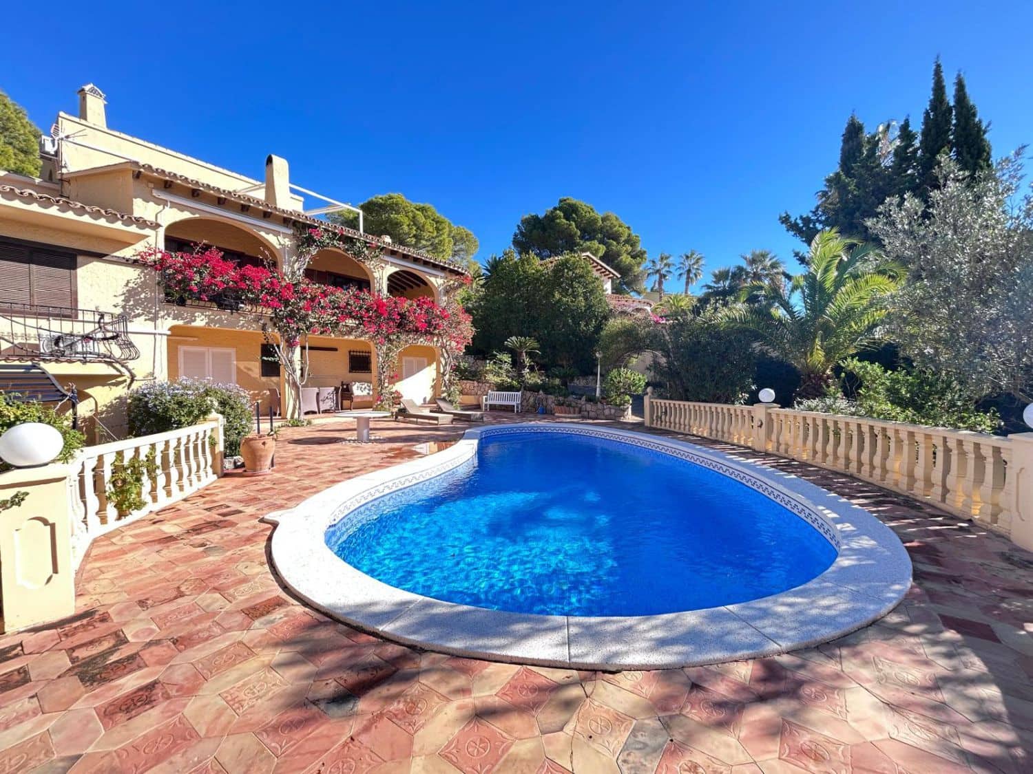 5 bedroom Villa for sale in Altea - € 1,585,000 (Ref: 9732034)