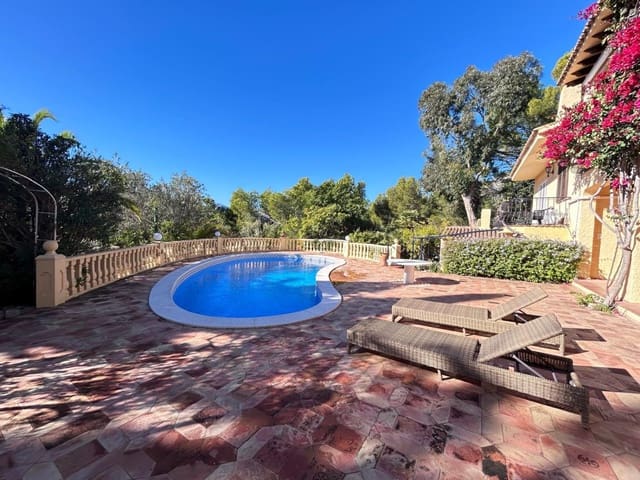 5 bedroom Villa for sale in Altea - € 1,585,000 (Ref: 9732034)