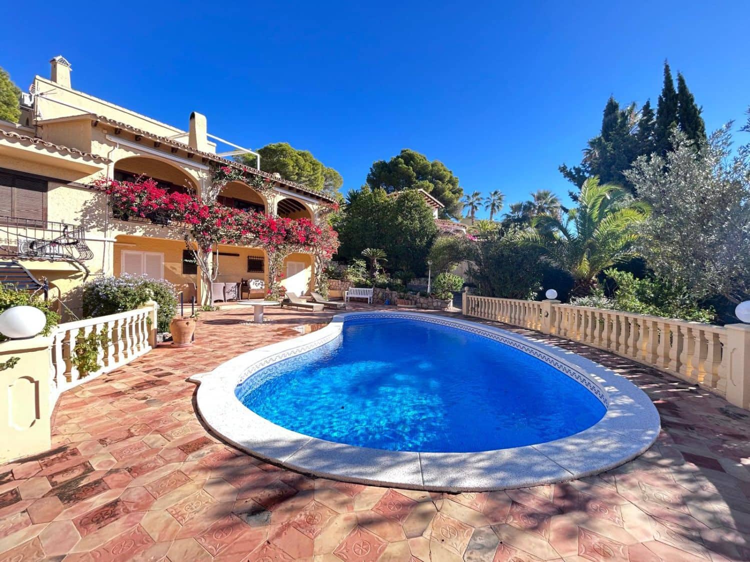 5 bedroom Villa for sale in Altea - € 1,585,000 (Ref: 9732034)