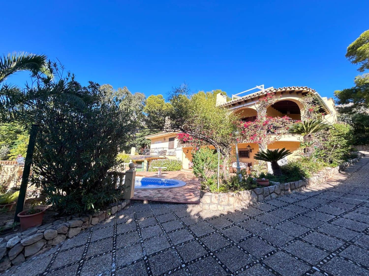 5 bedroom Villa for sale in Altea - € 1,585,000 (Ref: 9732034)