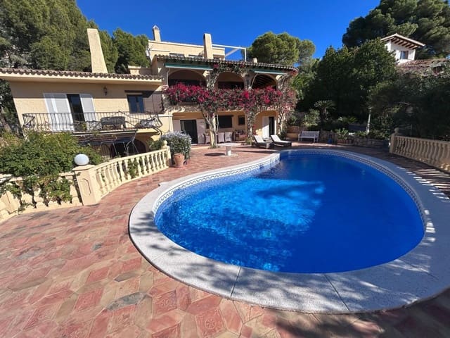 5 bedroom Villa for sale in Altea - € 1,585,000 (Ref: 9732034)