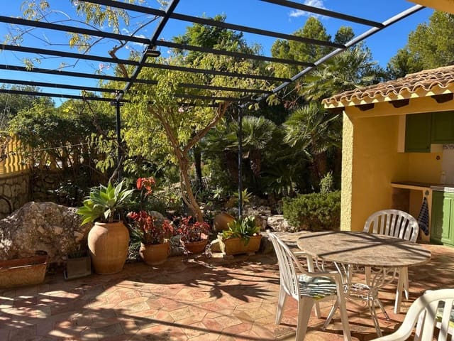 5 bedroom Villa for sale in Altea - € 1,585,000 (Ref: 9732034)