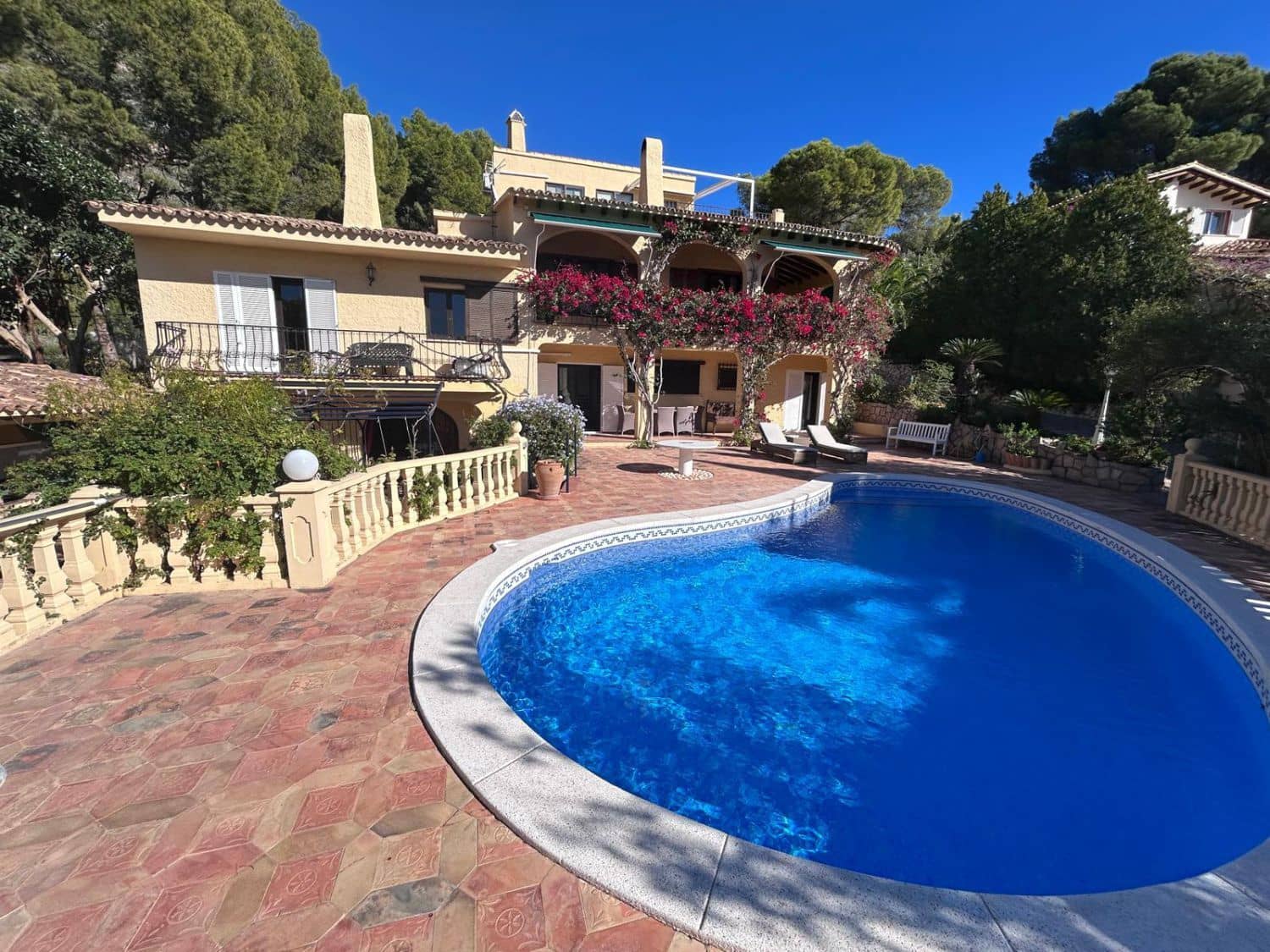 5 bedroom Villa for sale in Altea - € 1,585,000 (Ref: 9732034)