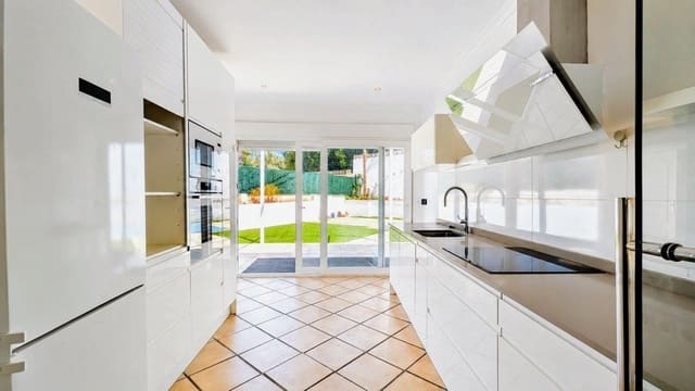 4 soveværelse Villa til salg i Albir, Alfaz del Pi / L'Alfàs del Pi med swimmingpool garage - € 650.000 (Ref: 9833592)