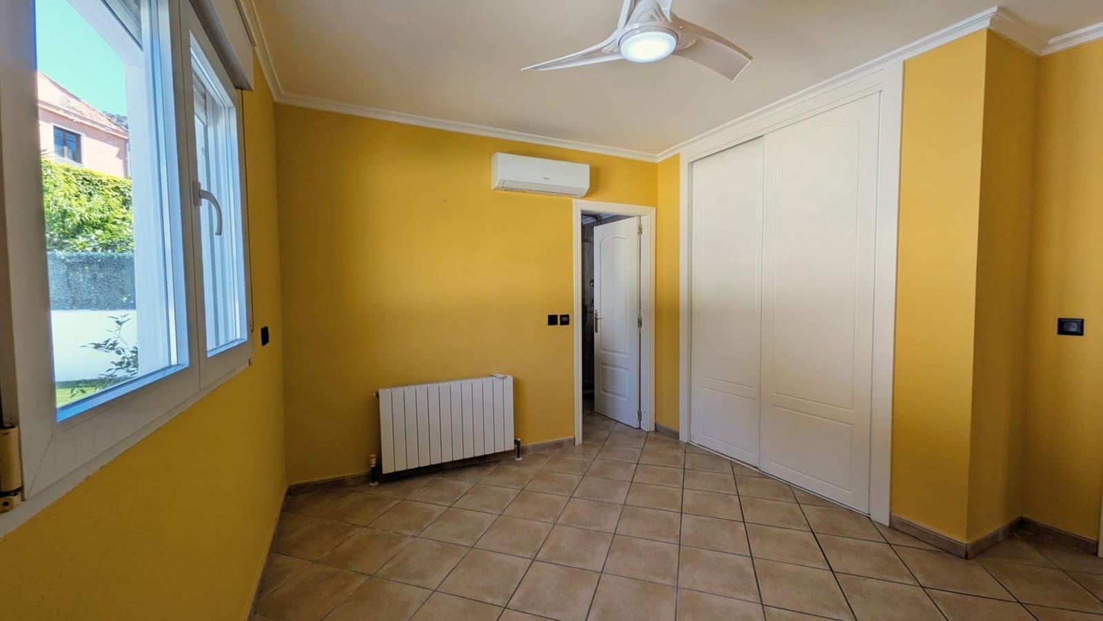 4 Zimmer Villa zu verkaufen in Alfaz del Pi / L'Alfas del Pi mit Pool Garage - 650.000 € (Ref: 9833592)